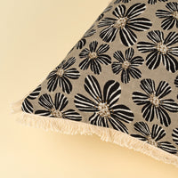 Daisy Play Pillow Black