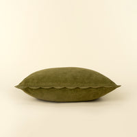 Coussin festonné en velours côtelé
