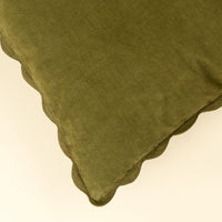 Coussin festonné en velours côtelé