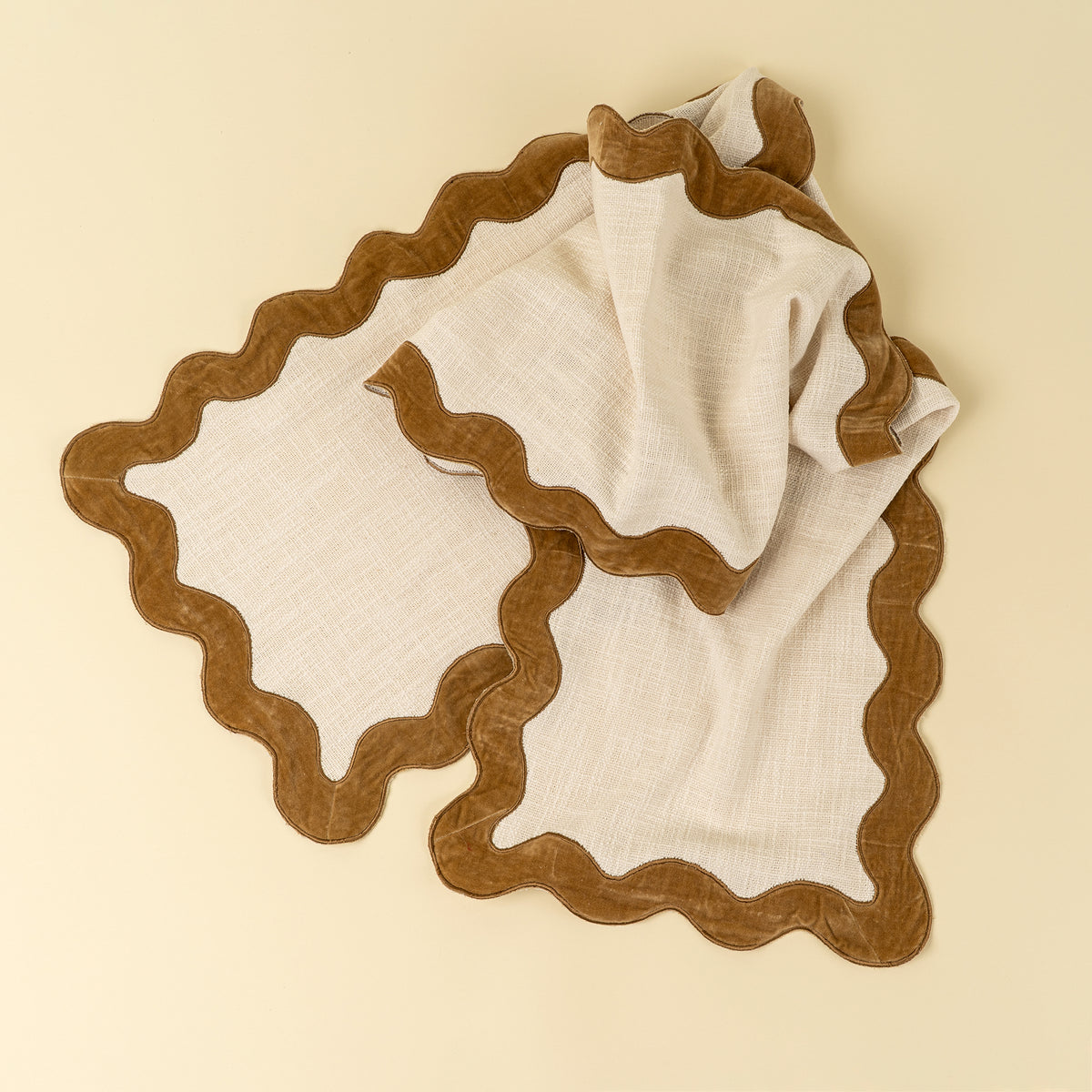 Velvet Scalloped Edge Table Runner